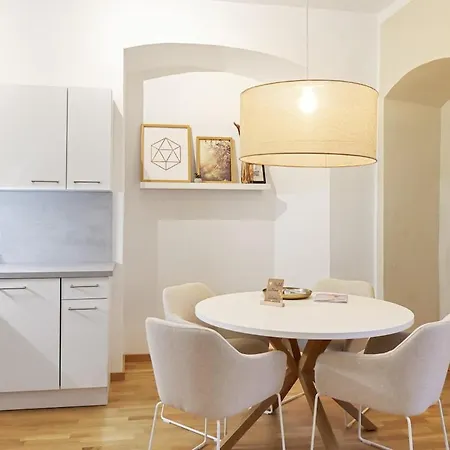 Moderne Zwei Altbauwohnung Im Stadtkern Apartment Wiener Neustadt