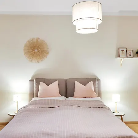 Moderne Zwei Altbauwohnung Im Stadtkern *