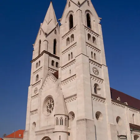 Ideal Fuer Geschaeftsreisende Und Wochenendgaeste Wiener Neustadt